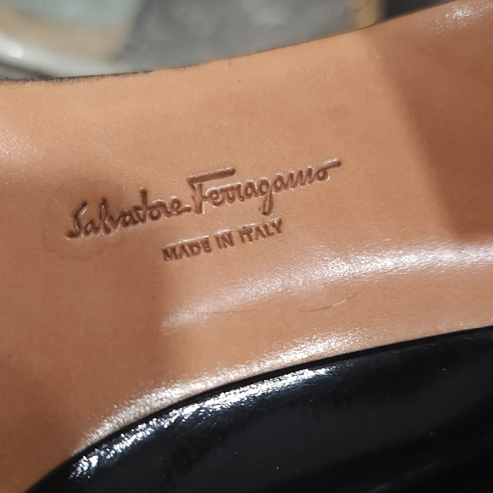 Salvatore Ferragamo• Vintage black and gold close toed heel. Sz 7.5